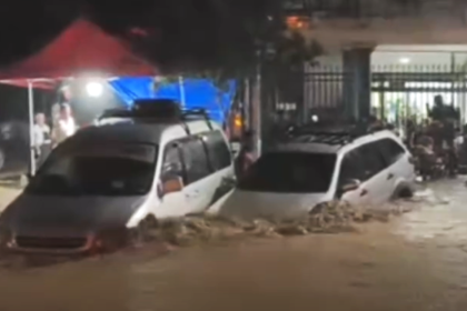 El Torno: Una intensa lluvia genera caos, convierte las calles en ríos y arrastra vehículos