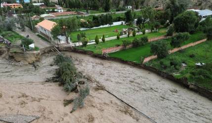 La Paz: Evacúan viviendas en Lipari por la crecida del río; los vecinos se declaran en emergencia 
