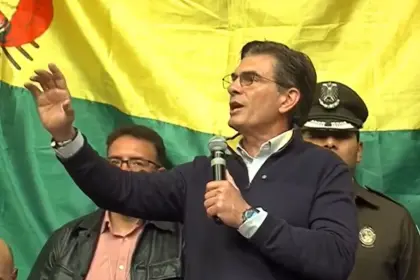 Paz anuncia “arancel cero” para “celulares, computadoras” y tecnología que no se produce en Bolivia