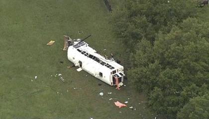 Ocho mexicanos mueren y siete resultan heridos tras el choque de un autobus con una camioneta en EEUU