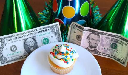 Mamá de una niña generó polémica por cobrar 5 dólares a los invitados del cumpleaños de su hija 