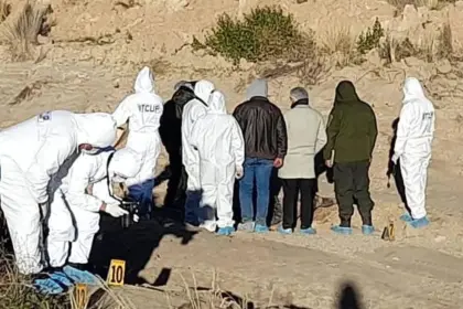 Investigan la muerte de una mujer hallada estrangulada en la carretera Oruro - La Paz