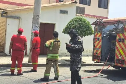 No estaban los padres: K’oa mal apagada provoca incendio en una casa; dos niños fueron rescatados 