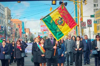 La ciudad de El Alto conmemora 41 años de su fundación marcada por el duelo por el accidente aéreo