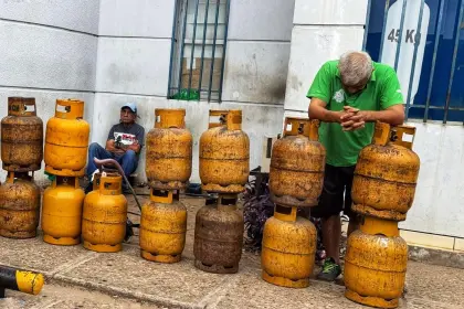 El desafío es asegurar el abastecimiento de GLP en el mercado interno y “cortar el contrabando”, dice ministro Medinaceli