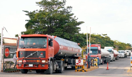 Subasta de combustibles será en bolivianos y YPFB ya trabaja en el tema, según ministro