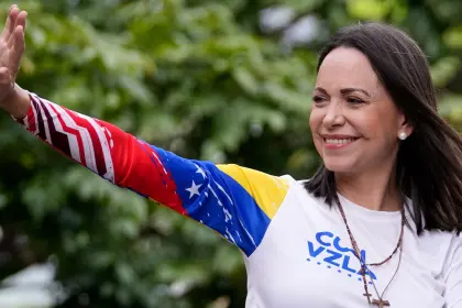 Corina Machado a Jeanine: “Tu ejemplo de resistencia y coraje es reconocido en Bolivia y toda la región”