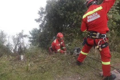 Muere una madre y sus cinco hijos quedan heridos tras el vuelco del auto en el que viajaban hacia los Yungas 
