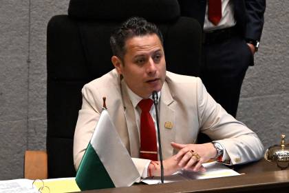 Lara presenta proyecto de ley para importar y vender combustibles temporalmente sin impuestos