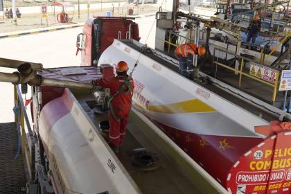 Legisladores del PDC, Libre y APB Súmate piden modificar o abrogar el decreto del diésel 