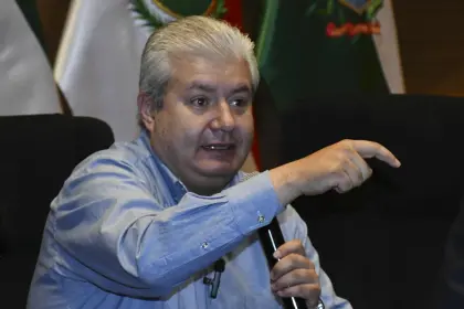Diputado de CC dice que comisión se reunirá nuevamente el martes para analizar más créditos