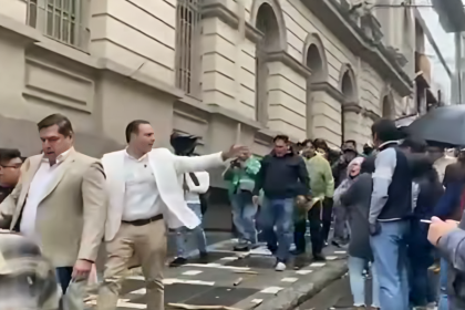 Agreden al abogado de Camacho y dirigente cívico tras audiencia en La Paz 