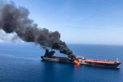 Irán informó que un petrolero explotó tras chocar con una mina marina en el Estrecho de Ormuz