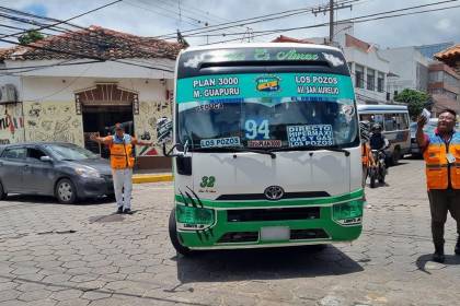 Alcaldía cruceña busca frenar el paro del transporte público a horas del inicio del año escolar 