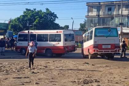 Paro indefinido de micros en Santa Cruz: Juntas vecinales advierten con salir a las calles si autoridades no dan una solución