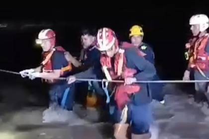 Video: Así fue el rescate de tres personas que corrían el riesgo de ser arrastradas por el río Piraí 