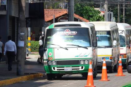 Justicia ordena suspender plan de reordenamiento del transporte en Santa Cruz tras acción de amparo de micreros