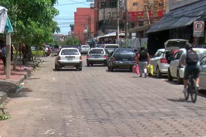 Desalojan a ambulantes asentados en calles del antiguo mercado La Ramada