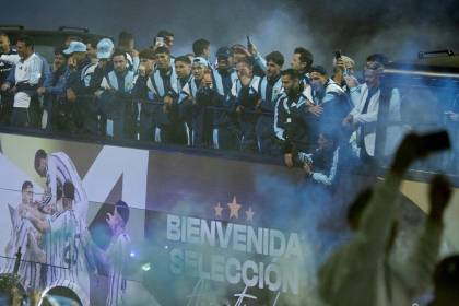La Albiceleste vuelve a casa sin Messi para encontrarse con el abrazo de sus hinchas