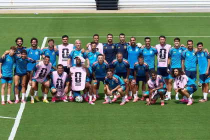 España y Uruguay se estrenan este lunes en la fiesta más importante del fútbol mundial