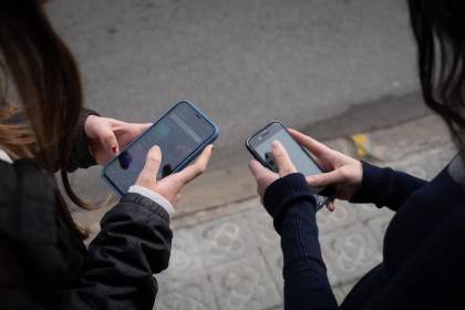 Rastreo de celulares permite encontrar en Santa Cruz a dos adolescentes desaparecidas en La Paz, reporta la Policía 