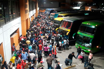 Santa Cruz: Sube el precio del pasaje en bus a Cochabamba por bloqueos y falta de diésel