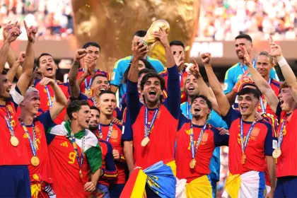 La Roja emprende viaje a Madrid para festejar con su gente su segunda estrella