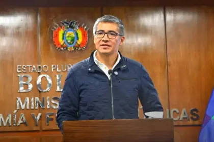 Gobierno espera crédito de hasta $us 2.800 millones del FMI, según ministro
