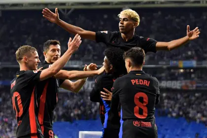 Barcelona se consagra campeón de la Liga de España tras vencer al Espanyol en el derbi catalán