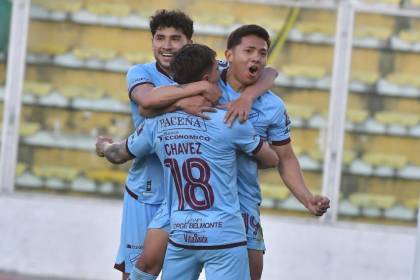 En directo: Lucas Chávez marca el tercer gol de Bolívar ante The Strongest (3-1)