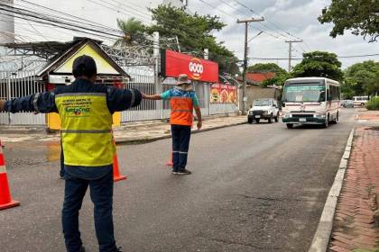 Pese a incremento del pasaje a Bs 2,30, micreros no cumplen el reordenamiento y circulan por sus antiguas rutas en el centro