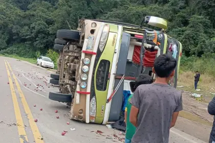 Siete personas quedaron heridas tras el vuelco de un bus en Mairana