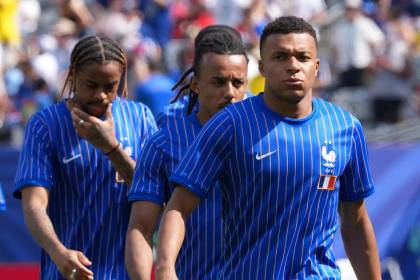 Minuto a minuto: Francia de Mbappé enfrenta a Suecia por el pase a octavos (0-0)