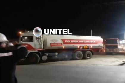 Cisternas con combustible salen de Senkata rumbo a surtidores de La Paz y El Alto