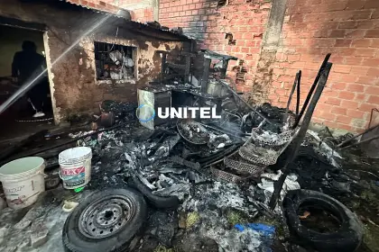 “Todo se ha quemado”: Dos niños se salvan de milagro de un incendio que destruyó su vivienda en El Alto 