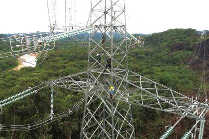 Gobierno aprueba decreto para “permitir” a cualquier agente del mercado eléctrico “realizar intercambios con sistemas eléctricos de otros países”