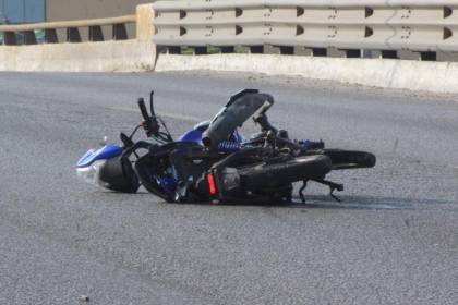 Conductor de volqueta arrolló y mató a un motociclista y luego se dio a la fuga