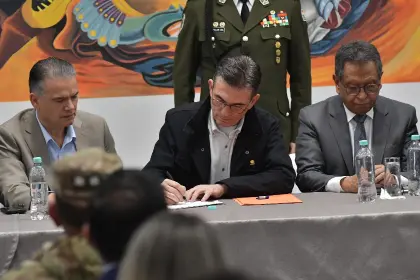 Paz promulga la ley 1740 que regula el Estado de excepción en Bolivia