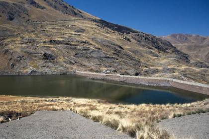 Epsas “garantiza la provisión de agua potable” en La Paz, que declaró en alerta roja
