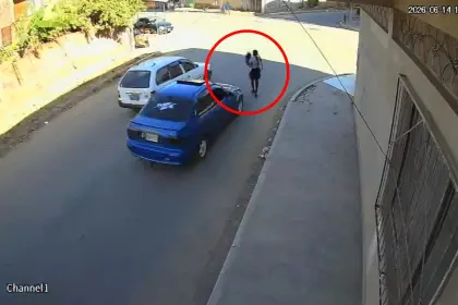 Localizan el vehículo con el que fueron atropellados una madre y su hijo en brazo