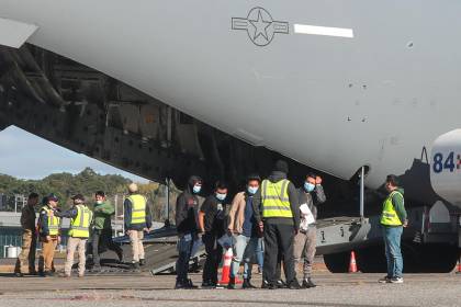 Llegan a Guatemala los dos primeros aviones militares de EEUU con deportados