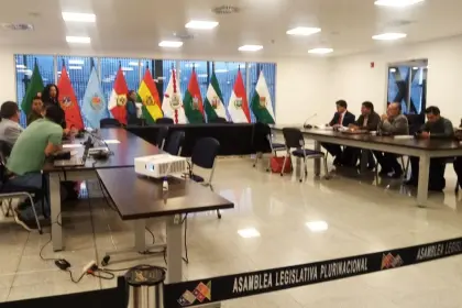 Dos subcomisiones revisan los requisitos de los 440 postulantes a vocales del TSE a contrarreloj 