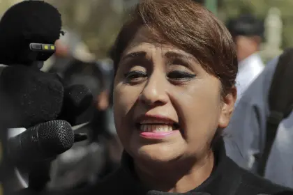 Fiscalía anuncia que se volverá a citar a Ruth Nina y confirma que debe declarar en la ciudad de Cochabamba