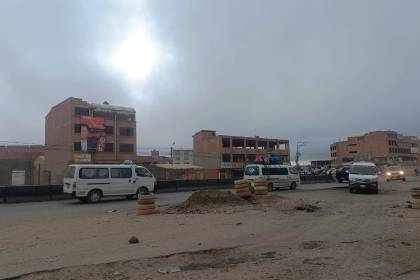 La carretera La Paz - Oruro está despejada, pero los vecinos de El Alto siguen en apronte contra el trameaje