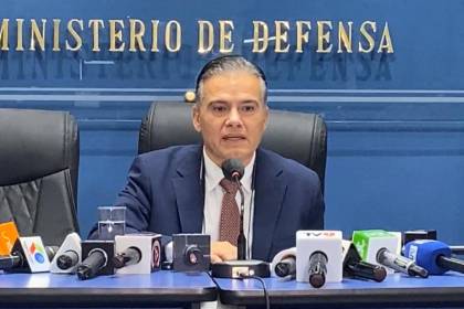 Ministro de Defensa pide levantar bloqueos tras subida de cupo de diésel para pequeños productores