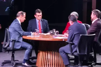 Foro Cainco: Rodrigo Paz Pereira plantea auditoria a YPFB y dice “a la cárcel a todos” 