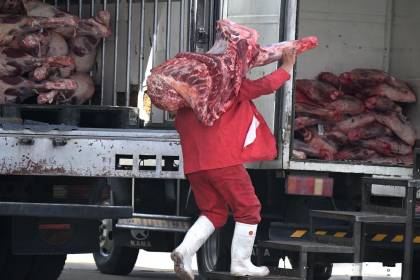 La Paz requiere 105.000 kilos de carne de res diarios; ganaderos ven que bloqueos agravan el desabastecimiento