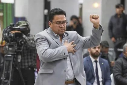 Cesar Siles presenta su renuncia al cargo de ministro de Justicia
