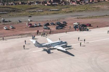 Prueba superada: Se concreta el primer aterrizaje en el aeropuerto de Potosí