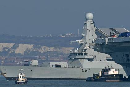 Submarino de EEUU hundió buque de guerra iraní en océano Índico, afirma jefe del Pentágono
